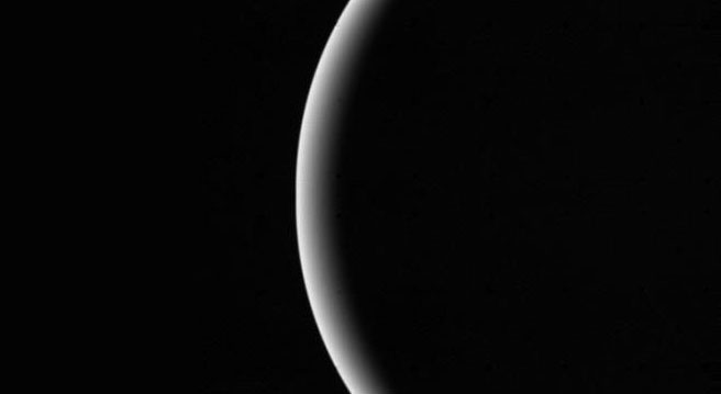 NASAVoyager's tweet photo. I'm currently more than 20.4 billion kilometers (12.6 billion miles) away from Earth. But on this day in 1986, I was doing my closest flyby of Uranus. I came within 81,500 kilometers (50,600 miles) of its cloud tops!  -V2 https://t.co/v6bMws70BY