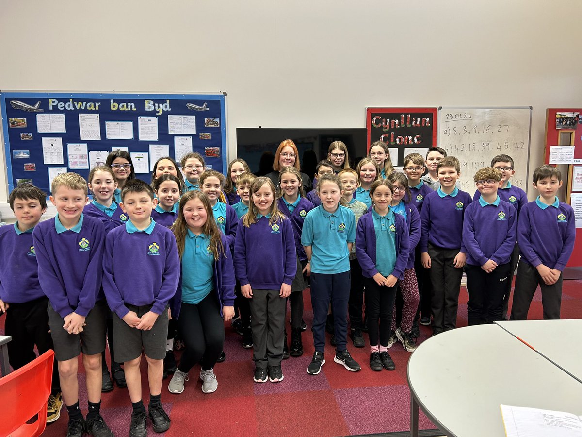 CarregHirfaen's tweet photo. Dosbarth Fana yn dysgu am sut i redeg busnes gan ddwy o ferched lleol yr ardal sy’n rhedeg busnesau llwyddiannus. Diolch Dawn (Meithrinfa Seren) ac Angharad (Lan Llofft) #FanaCH #ThemaCH https://t.co/DMzepRTsm9