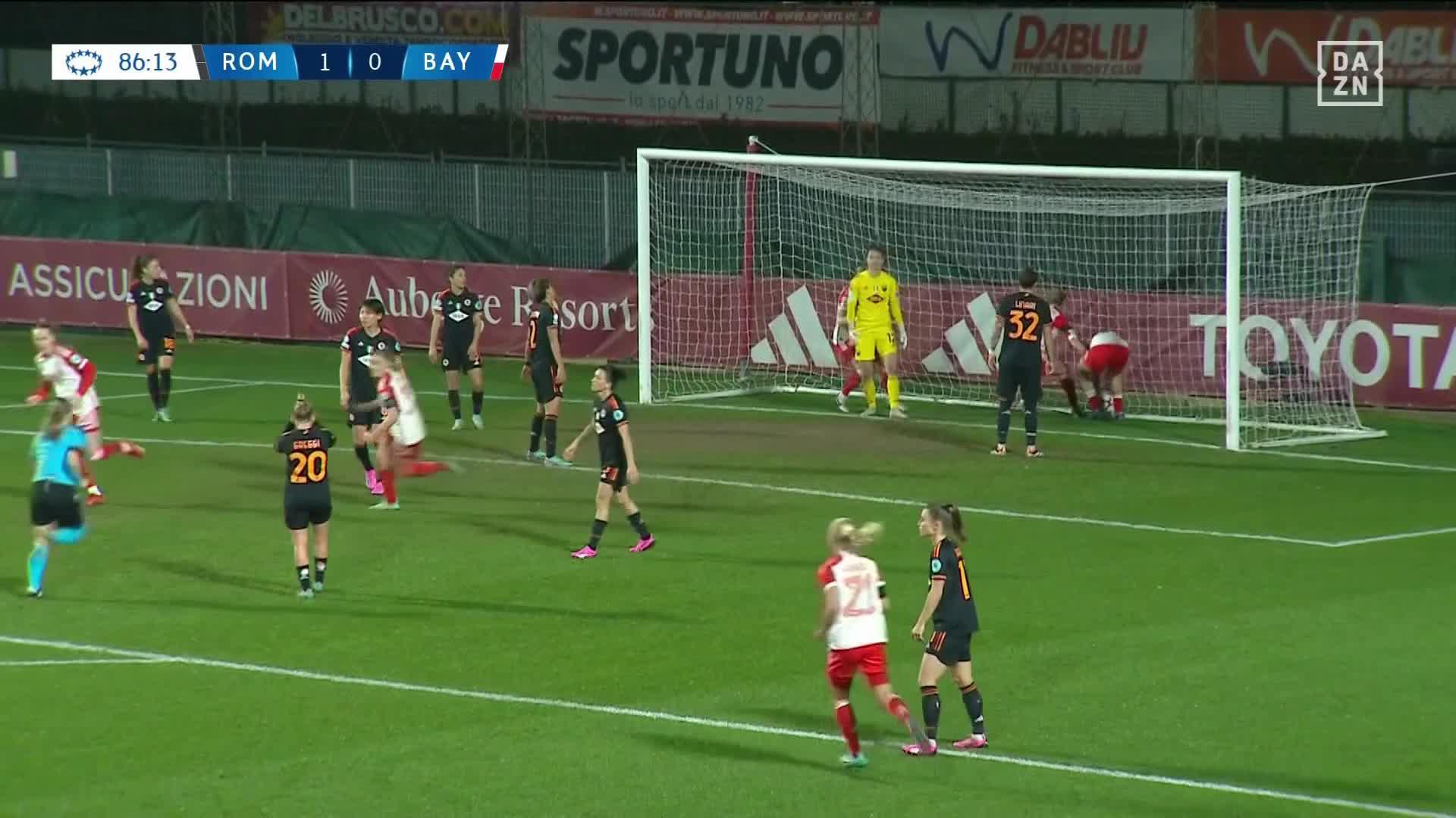 BIG GOAL!! 💥Lea Schüller keeps Bayern's hopes in the competition alive! Watch LIVE 📺  highlights on YouTube 👉  #NewDealforWomensFootball