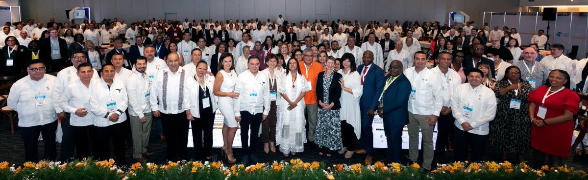 #PorLaPública

Inició en #Yucatán la Conferencia Regional de América del Norte y el Caribe de <a href="/eduint/">Education International</a> presidida por el Srio. Gral. #SNTE 📚 Mtro. Alfonso Cepeda Salas. La reunión fue inaugurado por la titular de <a href="/SEP_mx/">SEP México</a> <a href="/Letamaya/">Leticia Ramírez Amaya</a>. Participa la Presidenta de la #IE Susan Hopgood