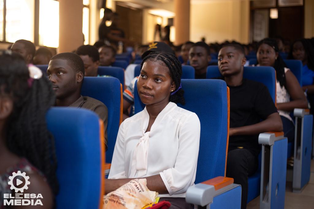A whirlwind of emotions at the Fresher's orientation! 

From the electric vibes of excitement to the curious exploration of new horizons, our first-year students are ready to conquer.

University, here they come!