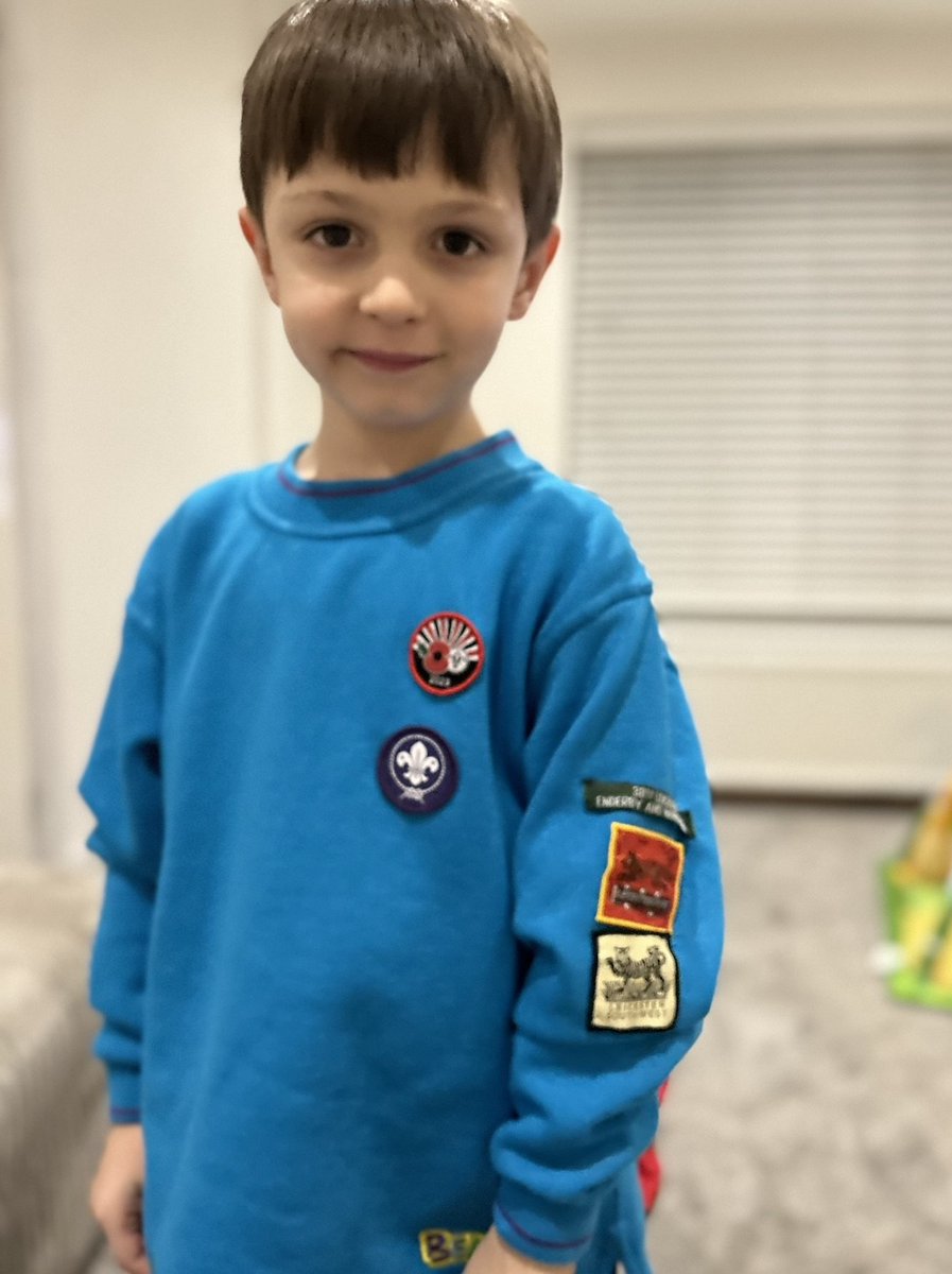 Mason has been very busy! He has achieved his Duckling 1 and 2 swimming badges whilst also earning more badges at Beavers! Wow, you are a superstar! 🌟🌟