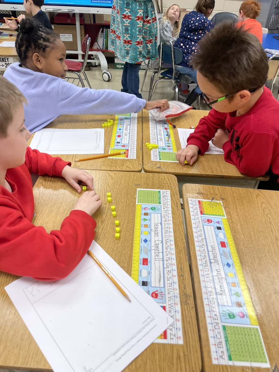 thirdday82's tweet photo. Welcome back Tigers!  1st grade is straight to work Counting Large Collections with @IllustrateMath https://t.co/7XRF7ffji4