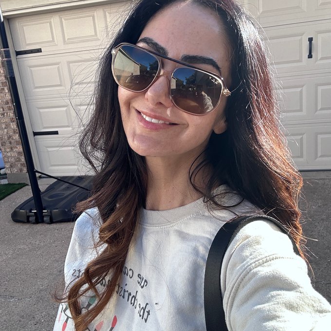 Just here to brighten your afternoon-smile back! https://t.co/w0LohbZ1Bt<a href="/tag/mondaynightraw"class="tags"><span>#mondaynightraw</span></a>