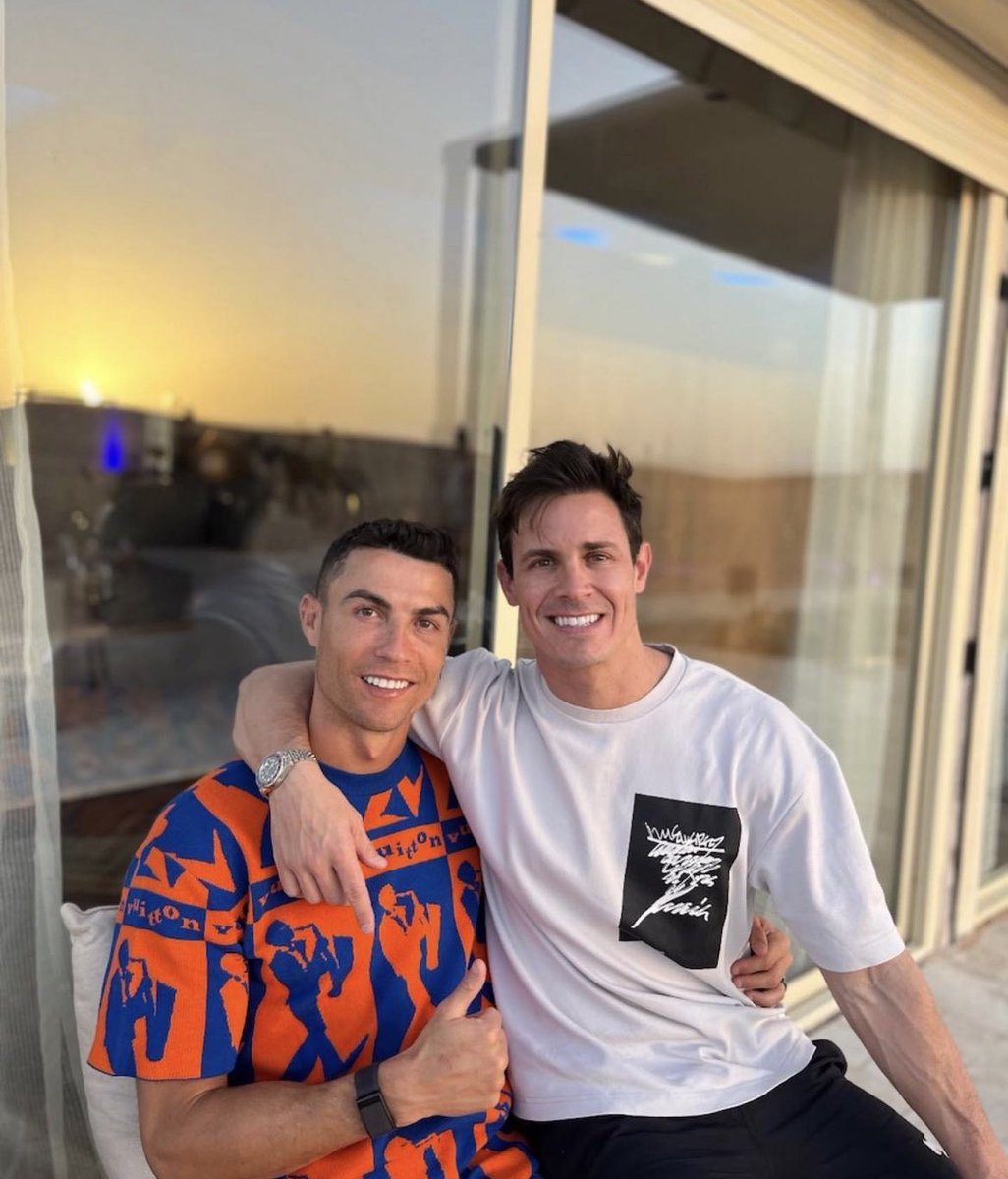 CristianoXtra_'s tweet image. 🚨Edu Aguirre sends a message to haters of Cristiano:

“How are you, children? Just a little something for all those who talk about how Cristiano needs to retire and it's over, he's already 39 years old.“

”Cristiano always makes the difference. It doesn't matter what league he…