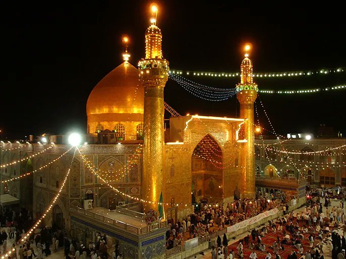 ZamanQ8's tweet photo. متباركين بذكرى مولد #امیرالمومنین وإمام المتقين
الإمام علي بن أبي طالب عليه السلام.
ونسأل الله سبحانه بالدنيا زيارته وبالآخرة شفاعته

تحيرت الأقلام في ليـث هـاشــمِ
وما أدركت سر الوصي حروفُ
عجِـبتُ لـمـن ينسى ولادة حـيـدرٍ
على الكعبة الغراء كـيف يطـوف ُ؟
له انشقـــت الجـدران أيُ كرامــةٍ
بها اختصه دون الأنـــــام رؤوفُ
عمًى للذي لم تبصر النـورَ عينُــه
فـحيـدر شمسٌ لم يـنـله كـســـوفُ
تُصلي على إحدى يـديه مـلائـــكٌ
وتركع للأخـرى قـنـًى وسيــوفُ
إمـامٌ عـليـه عـنـد ذكـر نـبــيــنـــا
تصلي من الرسْـلِ الكـرام ألــوف