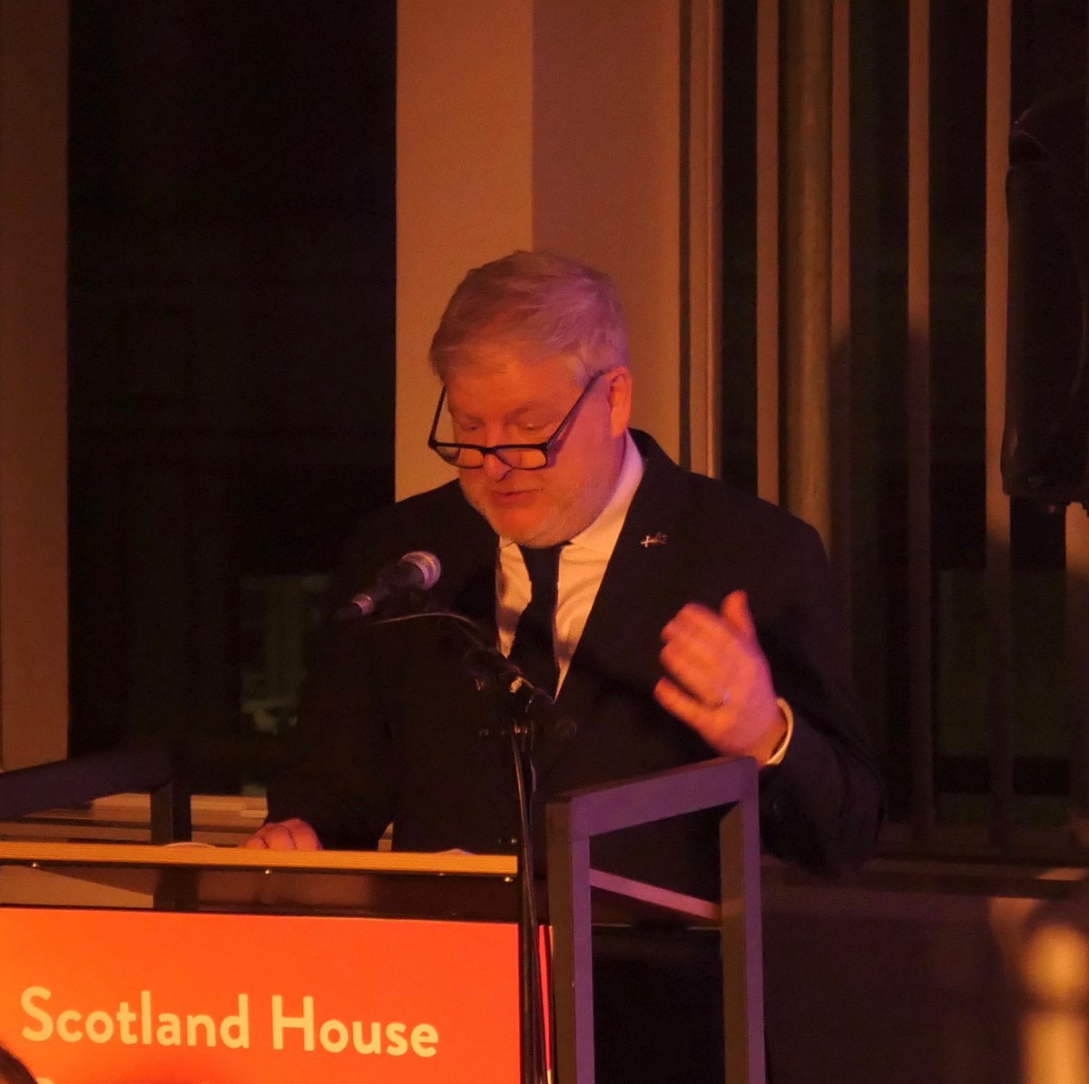 ScotGovBrussels's tweet photo. “That Man to Man the warld o’er Shall brithers be for a’ that” – words by #Burns in 1795 that still resonate today 🤝 We honoured our national bard with European friends at our traditional #BurnsNight concert. Huge thanks to @TAoEScots for their fantastic performance. https://t.co/fQxyJ48cta