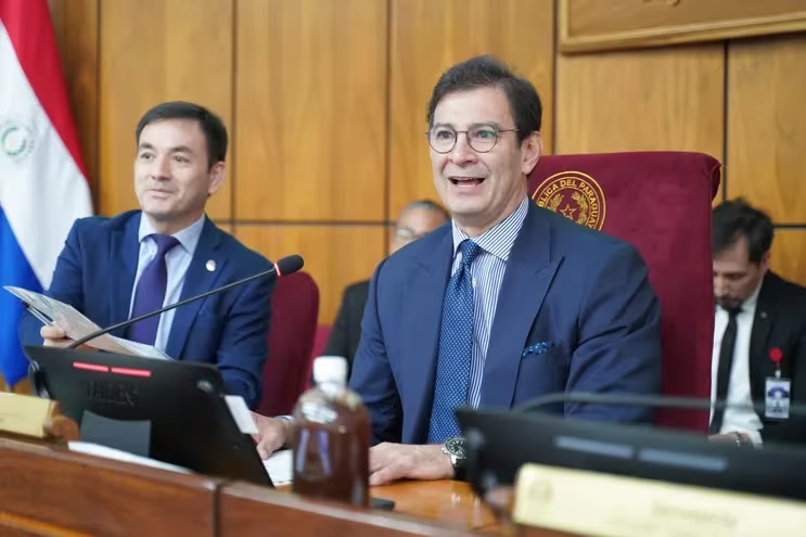 BogadoMayor's tweet photo. 1.400 empleados en el Congreso
el 90% sin funcion ni tarea espesifica
Mas de 200 Direcciones, una locura.

Esto es un robo descarado.
El Congreso funcionaria con 250 empleados

Hay que corregir este robo y abuso de esta casta podrida. https://t.co/gFMDhLLAkD