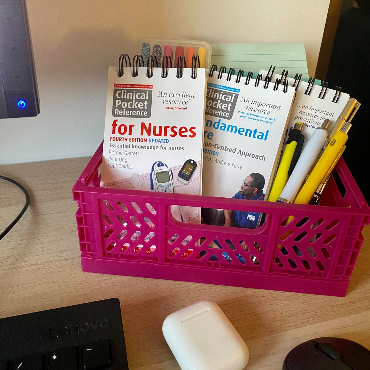 #studentnurses what are your desk set ups? What do you keep close by for studying or quick referencing?

#studentnurse #futurenurse #nurse #nurses #NurseTwitter