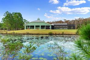 MainStTweetz's tweet photo. If you see a plane 🛩️  trying to land in a S. Florida neighborhood-duck and run! Trade in that high rise condo 🏢for clear skies 🛫. Check out the ultimate 12 acre home base just out of Deland. Just 1.5M - you get no more condo commandos!  #Deland #Aviation #MoveOnUp #RealEstate https://t.co/CN275Rx42x