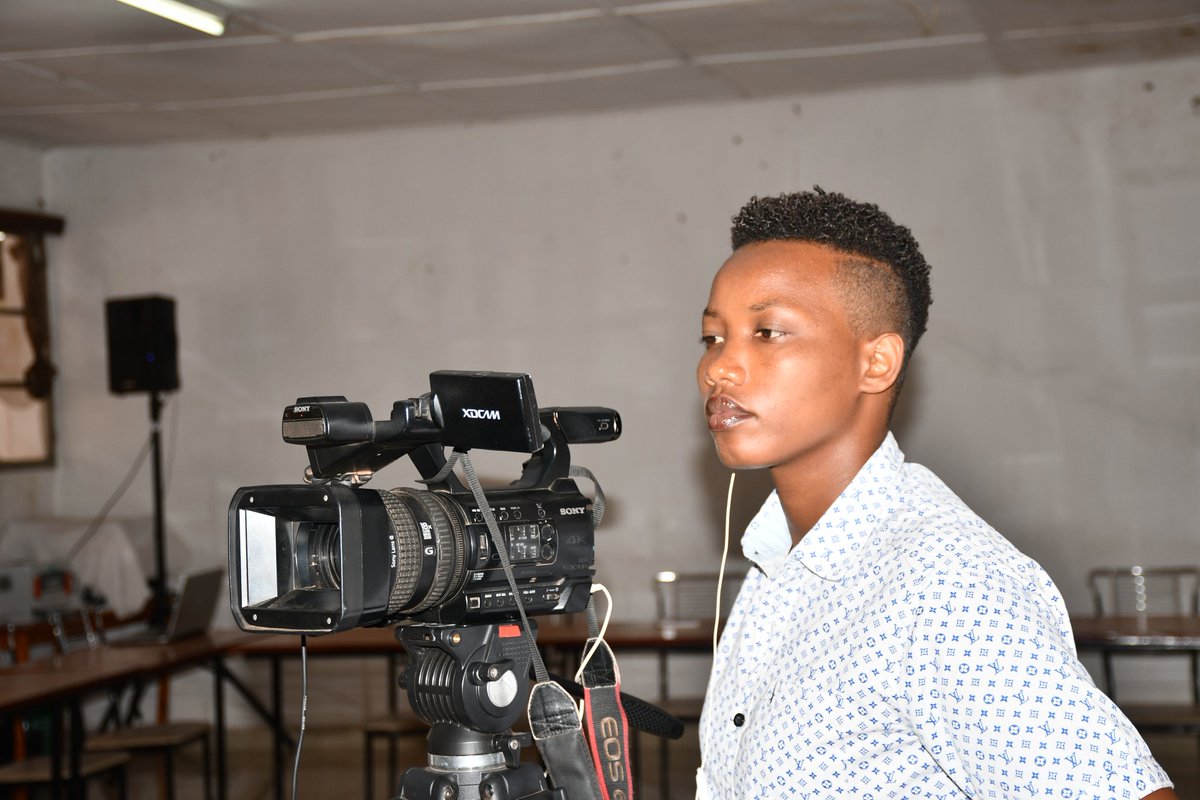 SportAjsb's tweet photo. 5. au niveau de @BurundiFF on fait savoir que la promotion du sport féminin est largement prônée. Une branche qui s'occupe essentiellement du sport féminin a été mis en place, a fait savoir Avellin #Basegeta vice SG https://t.co/3cYO5PzmaD