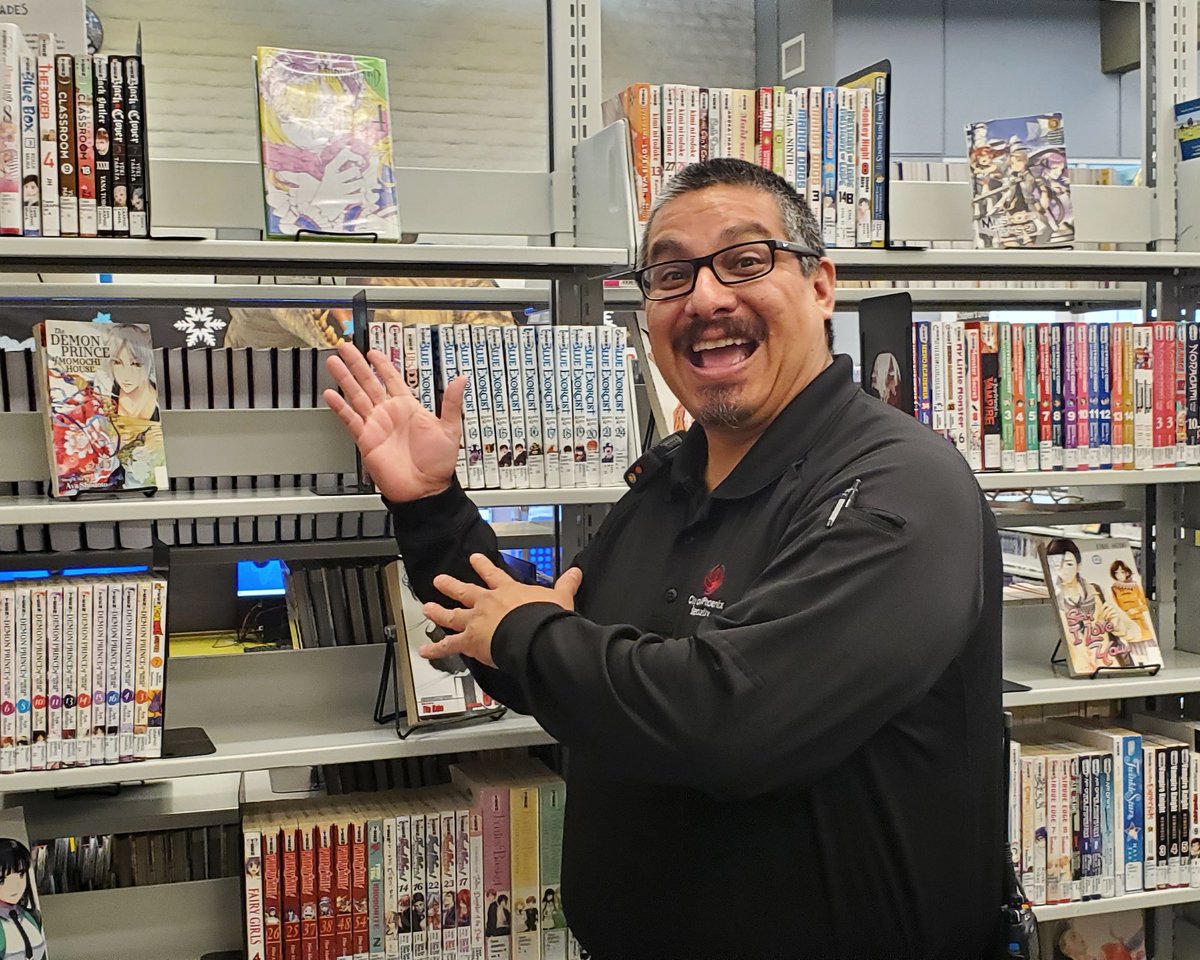 PhxLibrary's tweet image. Happy #LibraryShelfieDay! 📚🤳 Phoenix Public Library staff went into the stacks to snap celebrate. Show your love for books &amp;amp; the bookshelf today. Take a look! #Shelfie #JustReadPPL #PhoenixPublicLibrary #Phoenix #PHX