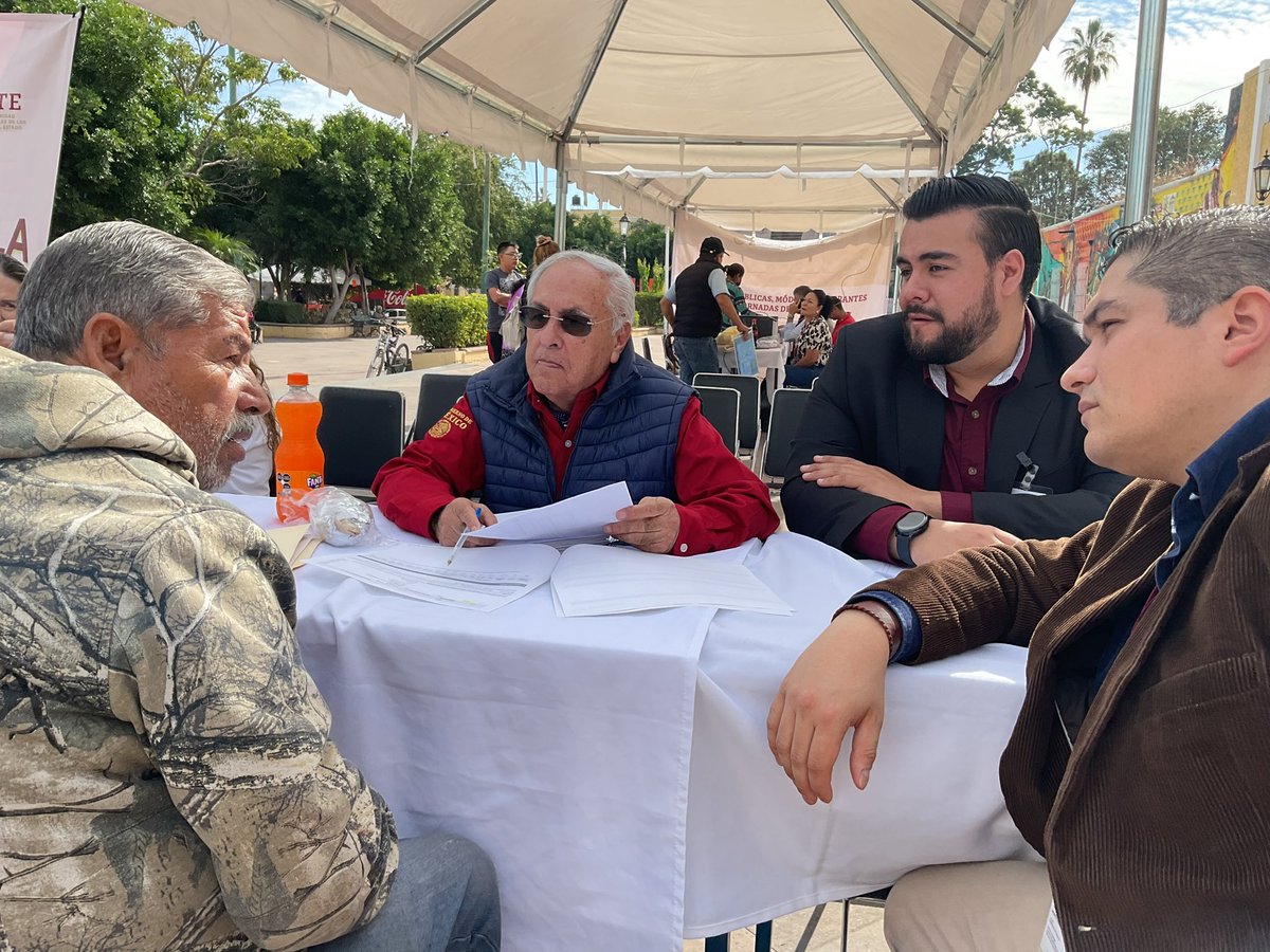 IsssteJalisco's tweet photo. Intensifica la Representación del Issste en Jalisco las actividades de atención preventiva para sus derechohabientes en Ahualulco de Mercado, a través del programa nacional ECOS para el Bienestar. #IsssteJalisco #NuevoIssste #TransformandoAlIssste #ECOSParaElBienestar https://t.co/Ifodv0D2mN