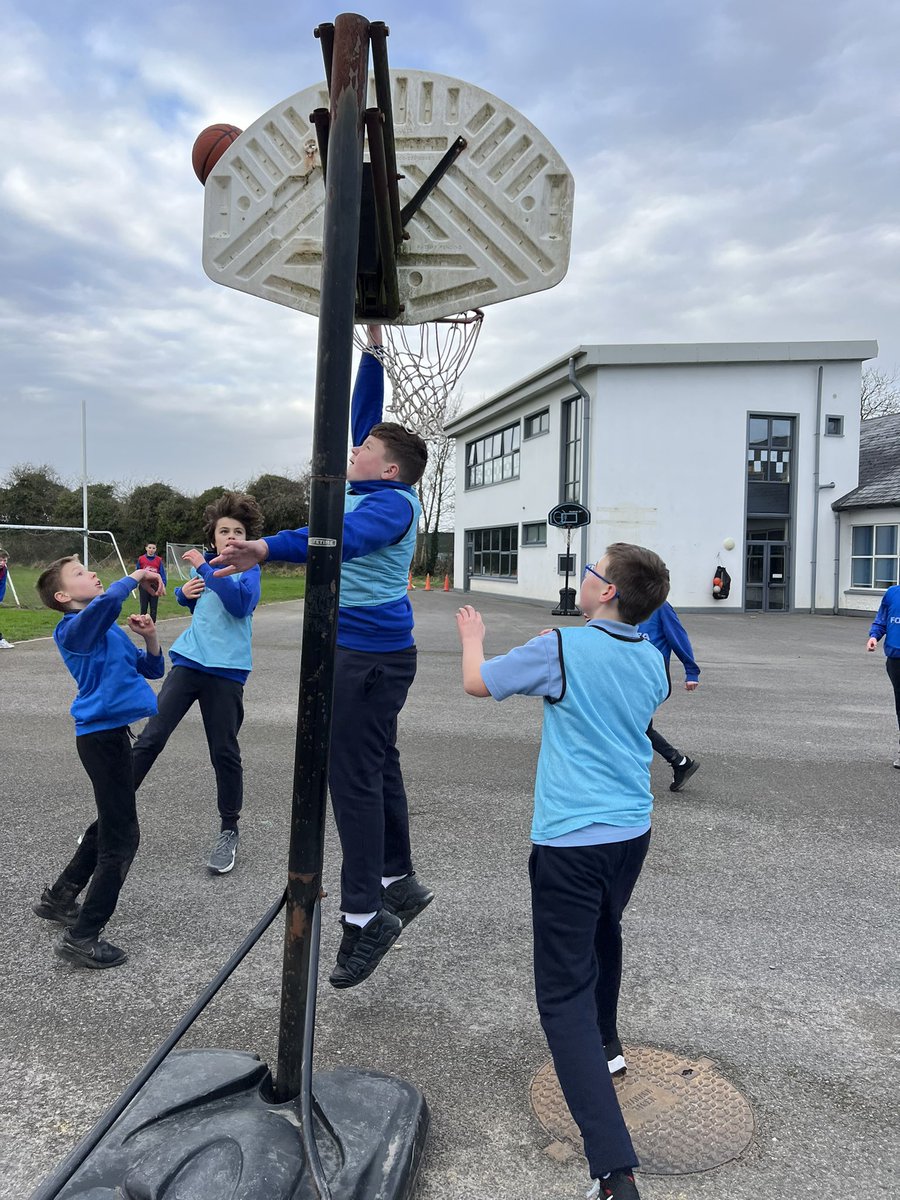 6th class got back into their groove today with their first basketball practice session. Mr Geddes, Ms Horan and Ms Hetherington oversaw the activity in the yard. This is a talented group of young people who love basketball. We're hoping for success in our upcoming matches. 🏀