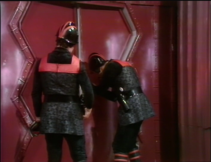 DWUDatabase's tweet photo. This makes you long for the days of the Sensorites, when putting the key in the lock and turning it incorrectly would destroy the locking mechanism. Now anyone can just put in a regular house key #DoctorWho #ColonyinSpace https://t.co/SVihvx7OXo