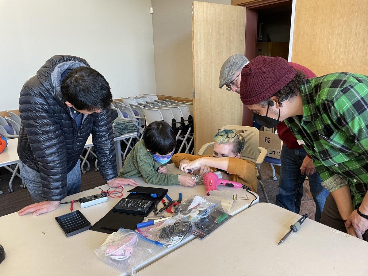🔧 Join us for a Fixit Clinic at Millbrae Library, on Sat. Feb 3 at 11:00 AM. Community members are invited to fix broken electronics, appliances and more. Keep an eye out for the Fixit Clinics that we hold throughout the year!

<a href="/sanmateoco/">County of San Mateo</a> <a href="/SustainSMC/">San Mateo County Sustainability Department</a> 

smcgov.org/ceo/news/pitch…