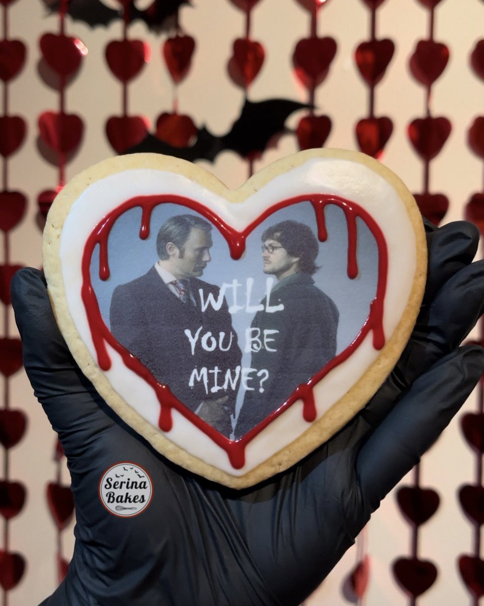 serinabakes's tweet photo. Will you be mine? 🍷🔪 Will Graham &amp; Dr. Hannibal Lecter Romance Horror Valloween Sugar Cookie. ❤️‍🔥 Who else loves the Hannibal series? 🖤
#serinabakes #heartshapedsugarcookies #vegansugarcookies #hannibal #hanniballecter #alternativebaker #horrorbaker #latinabaker #madsmikkelsen https://t.co/OZvVtEIfyN