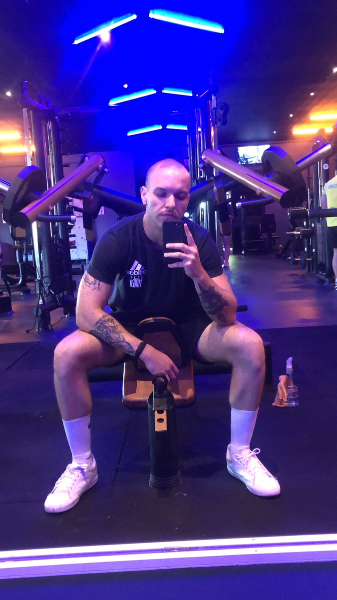 leozer4k tweet media