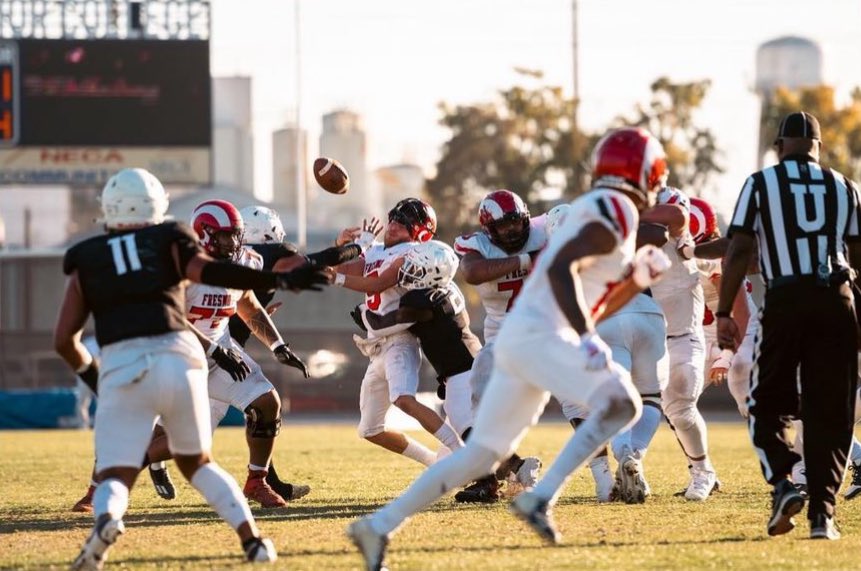 ✰ 6’4•235 ✰

✰ CONFERENCE SACK LEADER ✰

🚨✰ 14 SACKS ✰🚨

✰ PASS RUSH SPECIALIST  ✰ 

✰ HIGH MOTOR/EFFORT ✰

↓ THE FILM HAS IT ALL ↓

✰ hudl.com/v/2MYVjE ✰

<a href="/MJCFootball/">MJC Football</a> <a href="/CoachAbbasi/">Coach Abbasi</a> <a href="/_Vc_209/">vince carter</a> <a href="/CoachZachN_/">Coach Zach</a> <a href="/dlinevids1/">DLineVids</a> <a href="/Coach_Gerrard/">CoachG</a> <a href="/JUCOFFrenzy/">JUCO Football Frenzy</a>