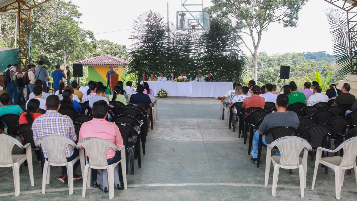 Representantes de los gobiernos municipales, parroquiales y nacionalidades de la provincia de #Pastaza, recibieron a la secretaria técnica de la Amazonía, <a href="/NomyVasquez/">Norma Vásquez</a>, en un evento de bienvenida y respaldo a su flamante gestión. 1/5

#TransformandoLaAmazonía
#ElNuevoEcuador