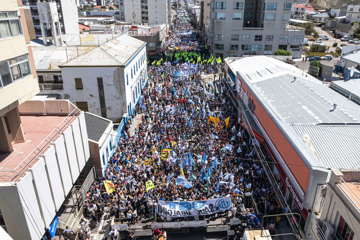 CamionerosChub's tweet photo. #24E: 
         Camioneros en Chubut, en las calles fiel a su historia

#LaPatriaNoSeVende
#MoyanoEsDignidad
#TaboadaConduccion https://t.co/rFFYMKsXDC