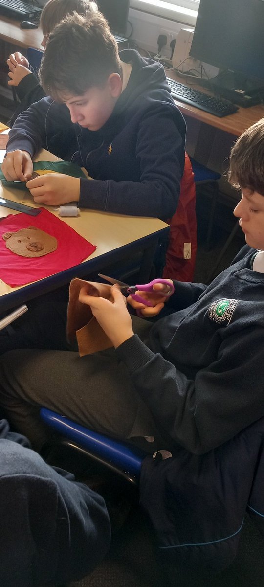 RHT2930's tweet photo. Blwyddyn 8 yn dysgu sgiliau Newydd heddiw - Gwaith gwych !
Year 8 learning New skills today - Great job! @YsgolGwynllyw @CarysJenkins15 https://t.co/01xRZiczKW