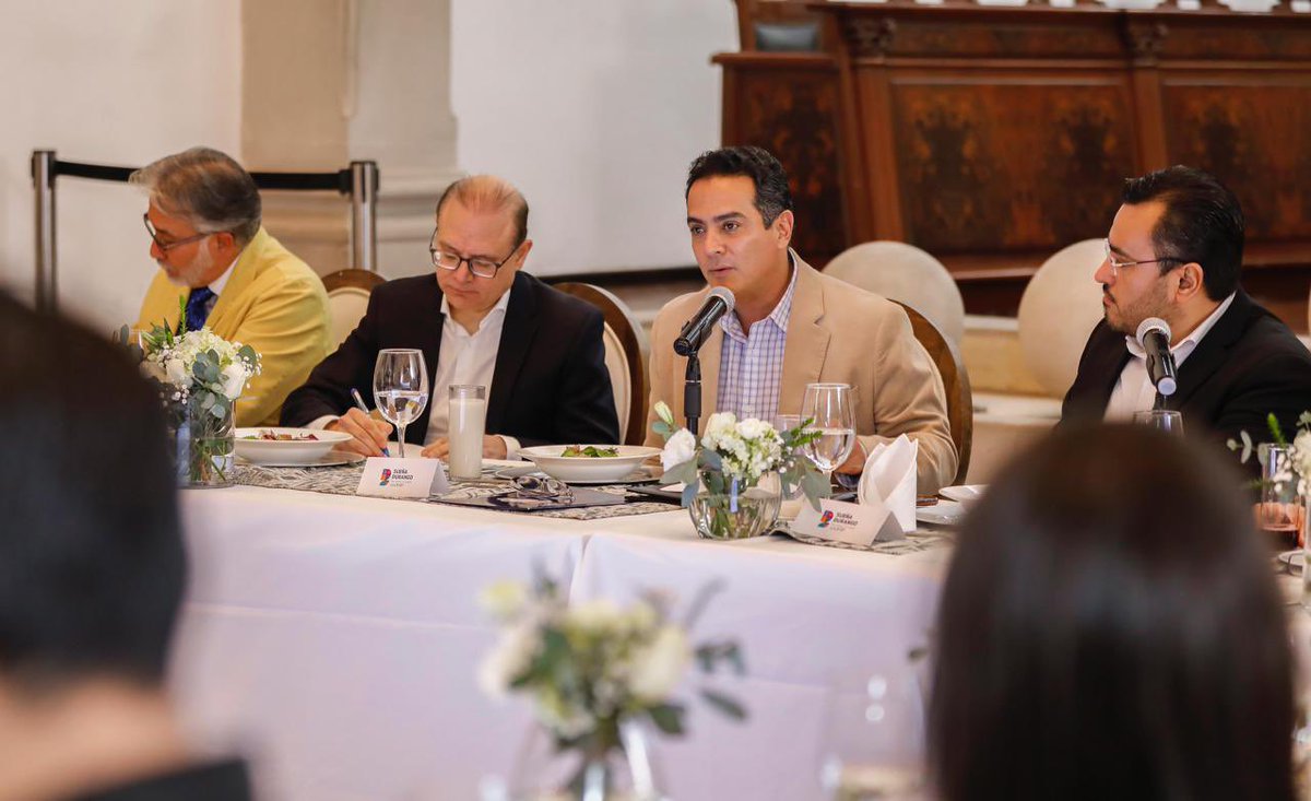 josejoseantonio's tweet photo. ¡Con fuerza, unidad y talento, #DurangoSueña!

En casa avanza el Plan Estratégico #Visión2050 con un Comité Técnico plural, de la mano de empresarios, académicos y expertos.
 
En Durango, #ElFuturoEsContigo. 🐺🌳🦂 https://t.co/YnPblJTGVu