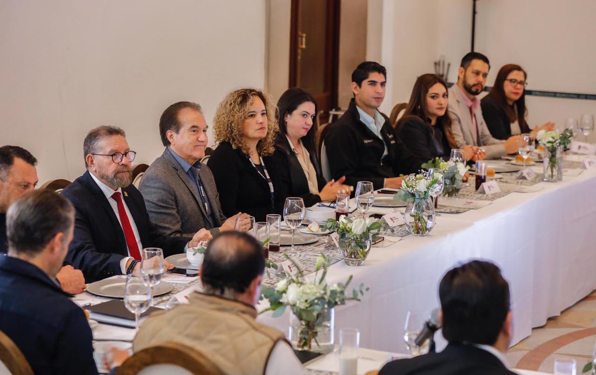 josejoseantonio's tweet photo. ¡Con fuerza, unidad y talento, #DurangoSueña!

En casa avanza el Plan Estratégico #Visión2050 con un Comité Técnico plural, de la mano de empresarios, académicos y expertos.
 
En Durango, #ElFuturoEsContigo. 🐺🌳🦂 https://t.co/YnPblJTGVu