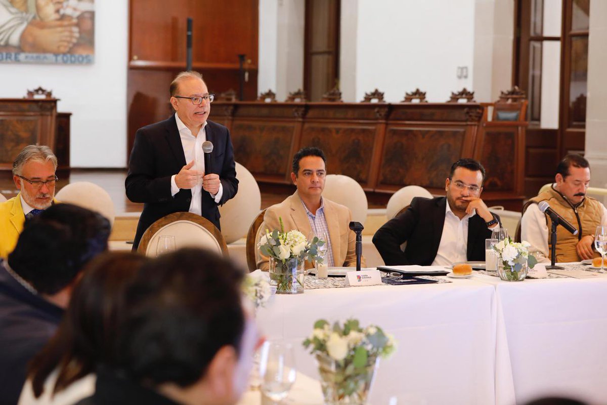 josejoseantonio's tweet photo. ¡Con fuerza, unidad y talento, #DurangoSueña!

En casa avanza el Plan Estratégico #Visión2050 con un Comité Técnico plural, de la mano de empresarios, académicos y expertos.
 
En Durango, #ElFuturoEsContigo. 🐺🌳🦂 https://t.co/YnPblJTGVu