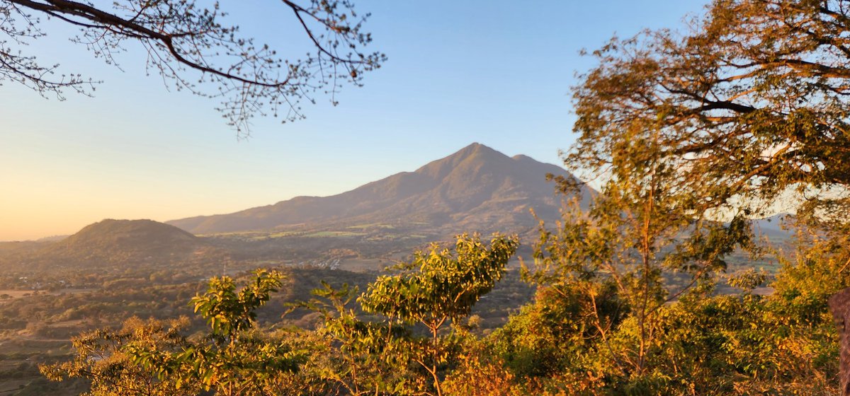 _StChristopher_'s tweet photo. 📍Volcán de San Vicente o #Chinchontepec. 

Característico por sus infiernillos y sus dos cumbres, las dos chiches.

Tiene una elevación de 2182 msnm. El segundo más alto de #ElSalvador https://t.co/d1IF9uxzQN