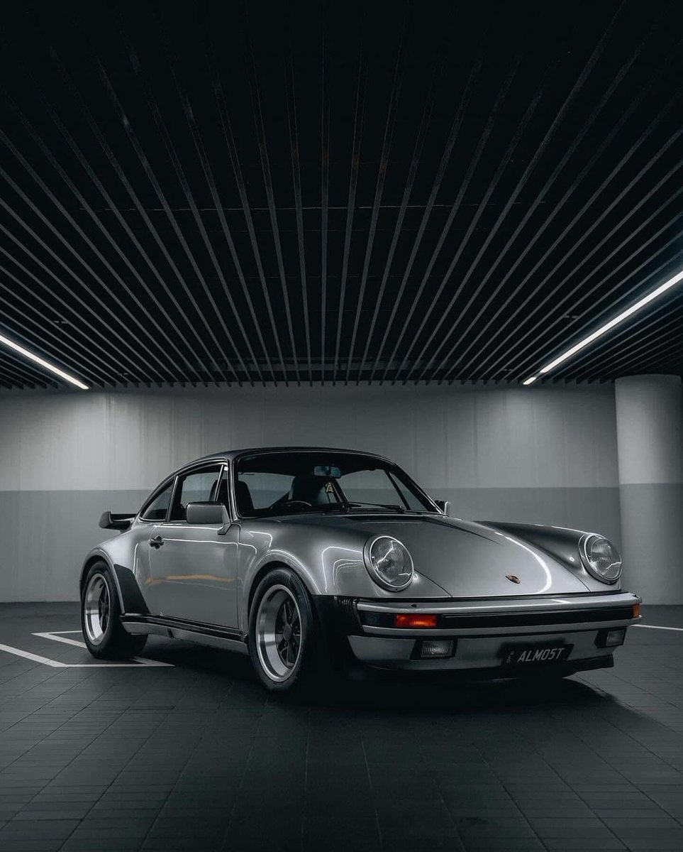 Porsche Passion 🩶 Stunning 911 Turbo 🩶

#porsche #porsche911 #porscheclassic #porscheclub #porschelife #porschelove #classicporsche #vintageporsche #aircooled #aircooledporsche #luftgekühlt #luftgekuhlt #porsche930 #930turbo #classiccars