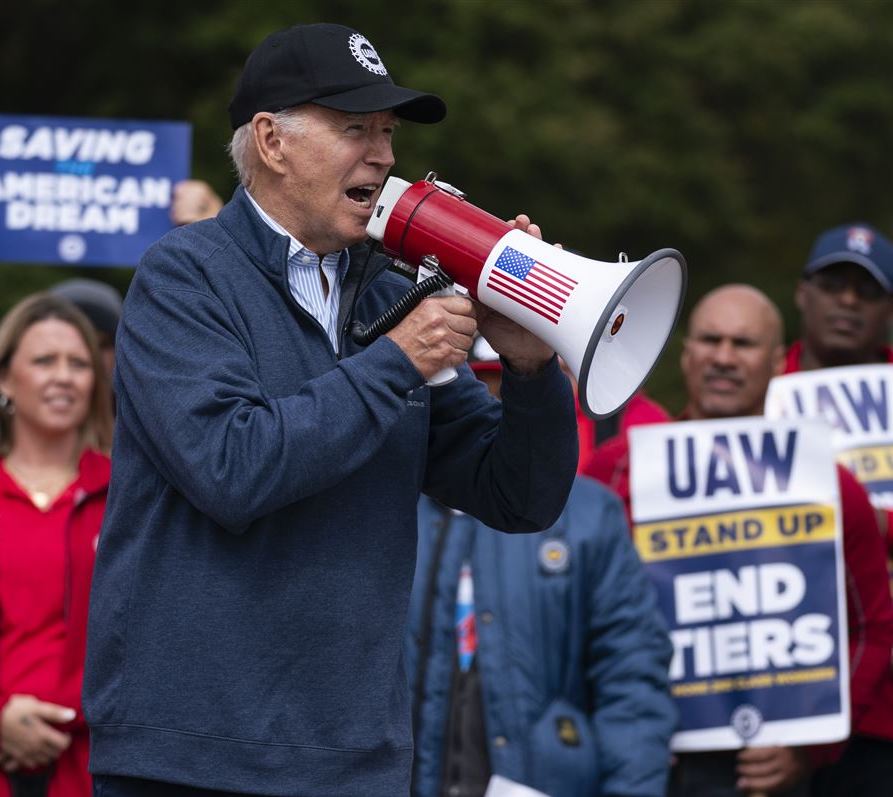 BREAKING: President Biden scores a colossal 2024 victory as the United Auto Workers union officially endorses him for reelection — proving that Biden is the pro-worker candidate while Trump is nothing but pro-corporation.

The UAW President Shawn Fain demolished Trump in his