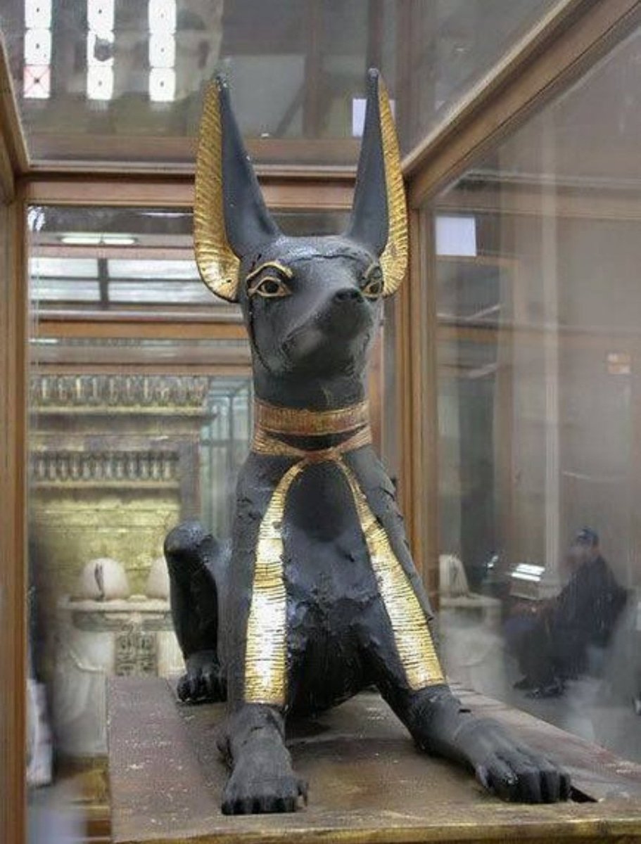 @RjNol @Royal_Time The Original one had a dog's head on it or was known as Anubis and if you do a little reading on when the Egyptians wore that type of headdress you'll see the dating they give us is a lie