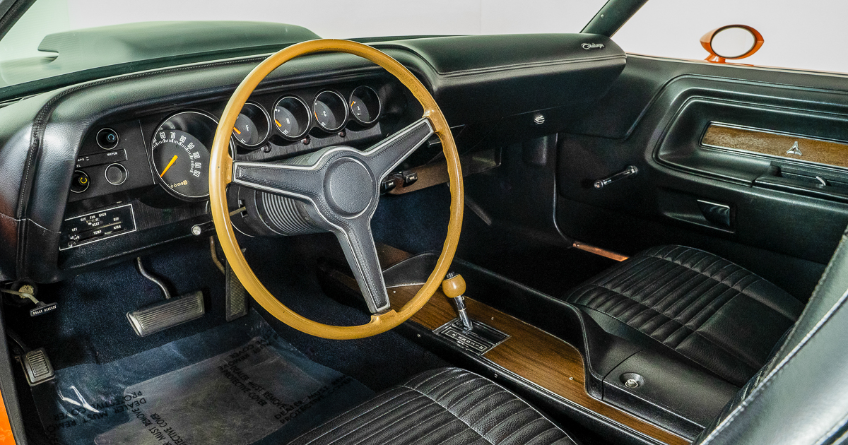 FastLaneSTL's tweet image. '70 Challenger T/A with numbers matching 340 Six-Pack V8 and side exit exhaust finished in #GoMango Orange 🍊

Tap to see all the details 👉 fastlanecars.com/vehicles/3842/…

#Mopar #DodgeChallenger #musclecar