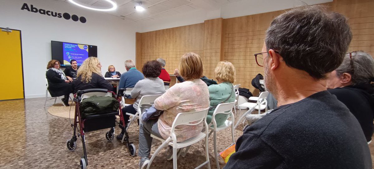 GentdPodemFed's tweet photo. Muchas gracias a tod@s por acudir al acto de Gent de Podem en Castellón, con vuestra ayuda si que podemos.
-----------
Moltes gràcies a totes per acudir al acte de Gent de Podem a Castelló, amb la vostra ajuda sí que Podem.

#gentdepodem https://t.co/AnF8yy9f1J