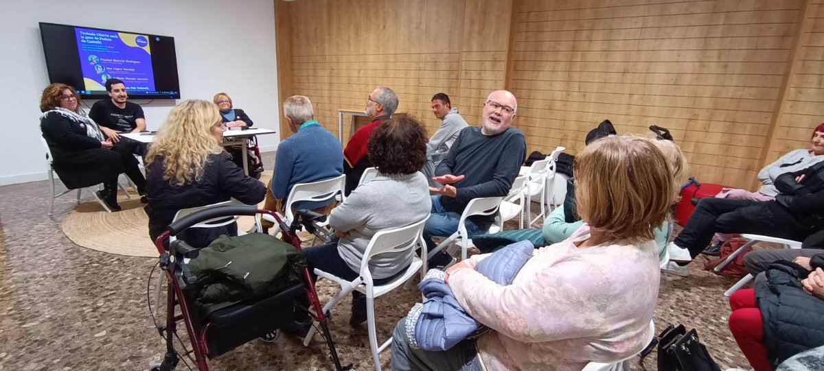 GentdPodemFed's tweet photo. Muchas gracias a tod@s por acudir al acto de Gent de Podem en Castellón, con vuestra ayuda si que podemos.
-----------
Moltes gràcies a totes per acudir al acte de Gent de Podem a Castelló, amb la vostra ajuda sí que Podem.

#gentdepodem https://t.co/AnF8yy9f1J