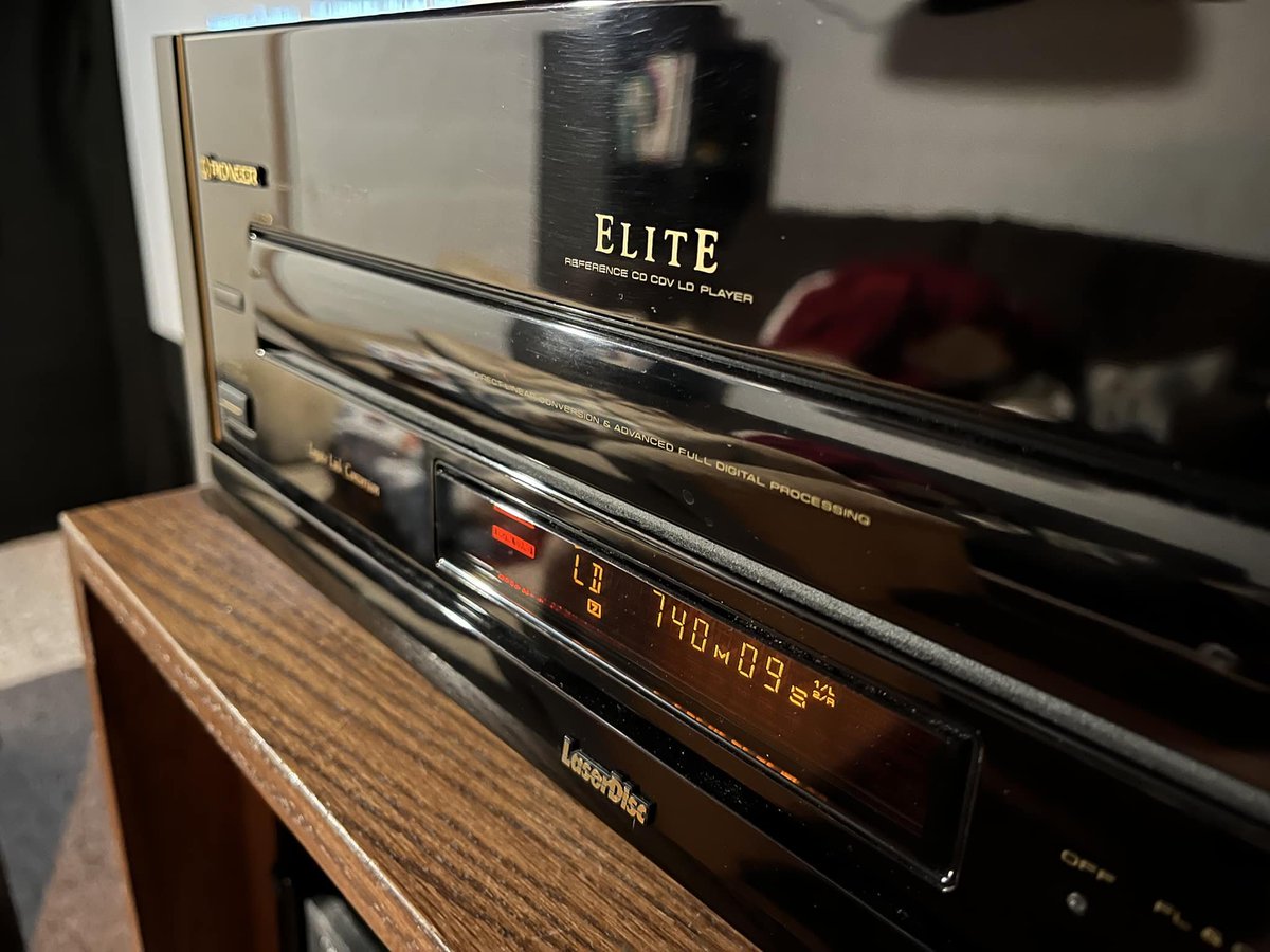 vodouch2000's tweet image. Pioneer CLD-97 (1993)
CD/CDV/Laserdisc Player
(photo: Aaron Garman)
#pioneer #CDplayer #compactdisc #laserdisc #digital #optical