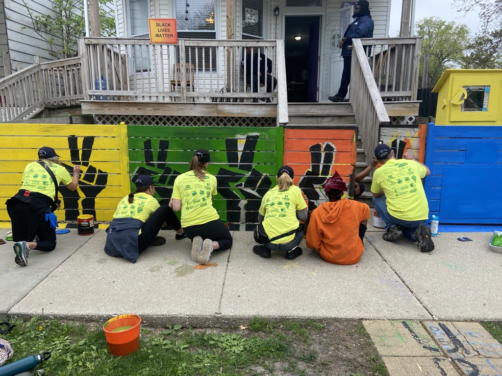 SparkVentures's tweet photo. Join We Grow Chicago, Spark supporters, and volunteers from around the city on May 4, 2024 to clean up trash, garden, paint and have fun celebrating on the Peace Campus. Register today at https://t.co/LTMVVhCum5 https://t.co/ktqUeObQ8x