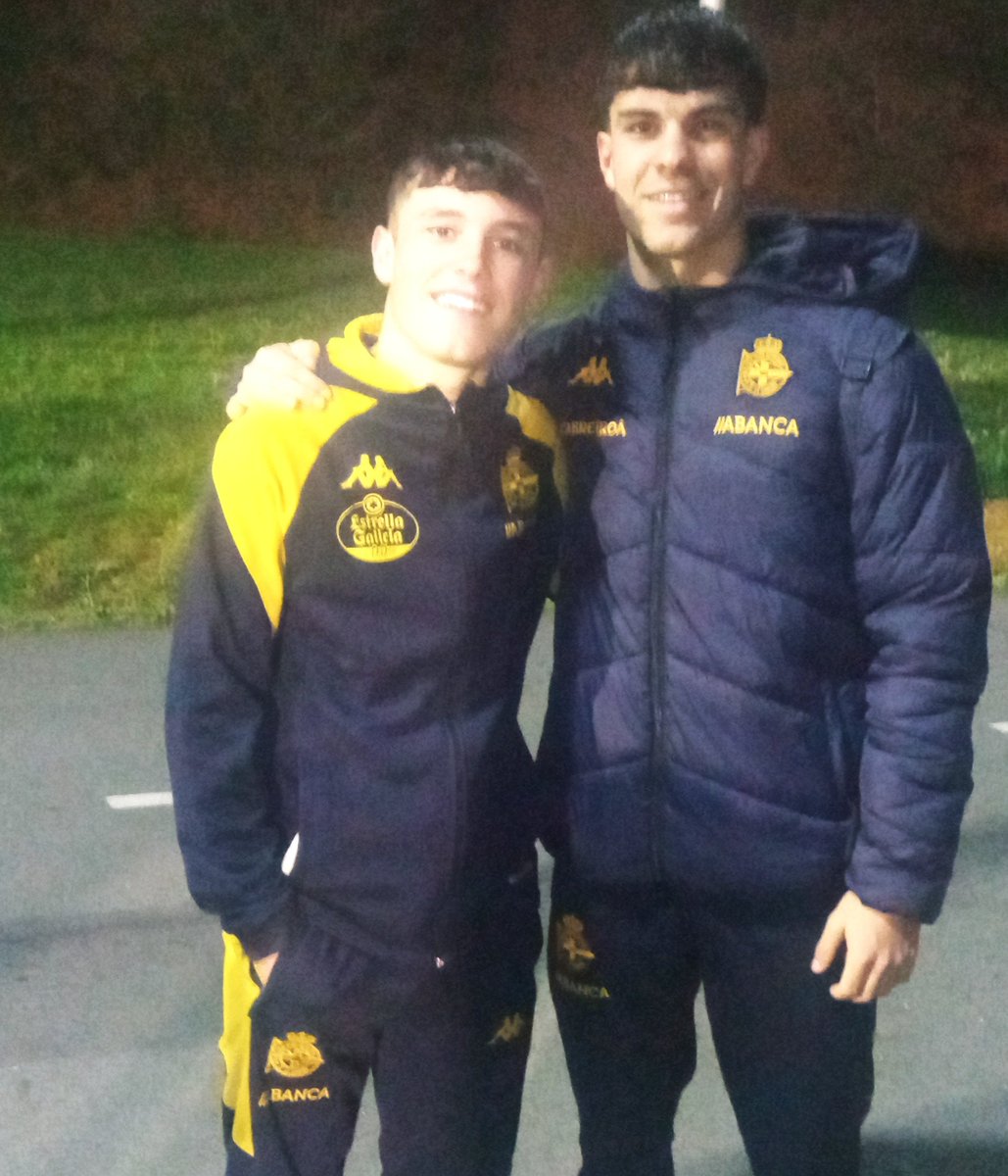DassFigueiras's tweet photo. @RubenVilela6  e @Kevinsr9_  posaron para @JuvenilDH  así de ledos  ao rematar o partido da copa do rei en Abegondo https://t.co/bjI197dThG