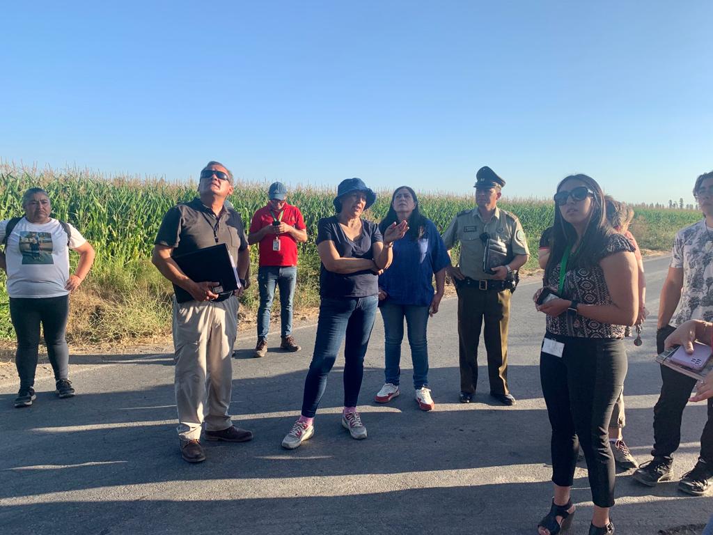 carab_ohiggins's tweet photo. Para verificar en terreno los factores de riesgo y buscar soluciones de forma colaborativa, fue el objetivo del recorrido realizado por @Carab_OHiggins del #PlanCuadrante de la Subcomisaría de Chimbarongo, en la Villa Los Parrones, sector La Lucana. #LaPrevenciónEsNuestraEsencia https://t.co/nXRILirp3G