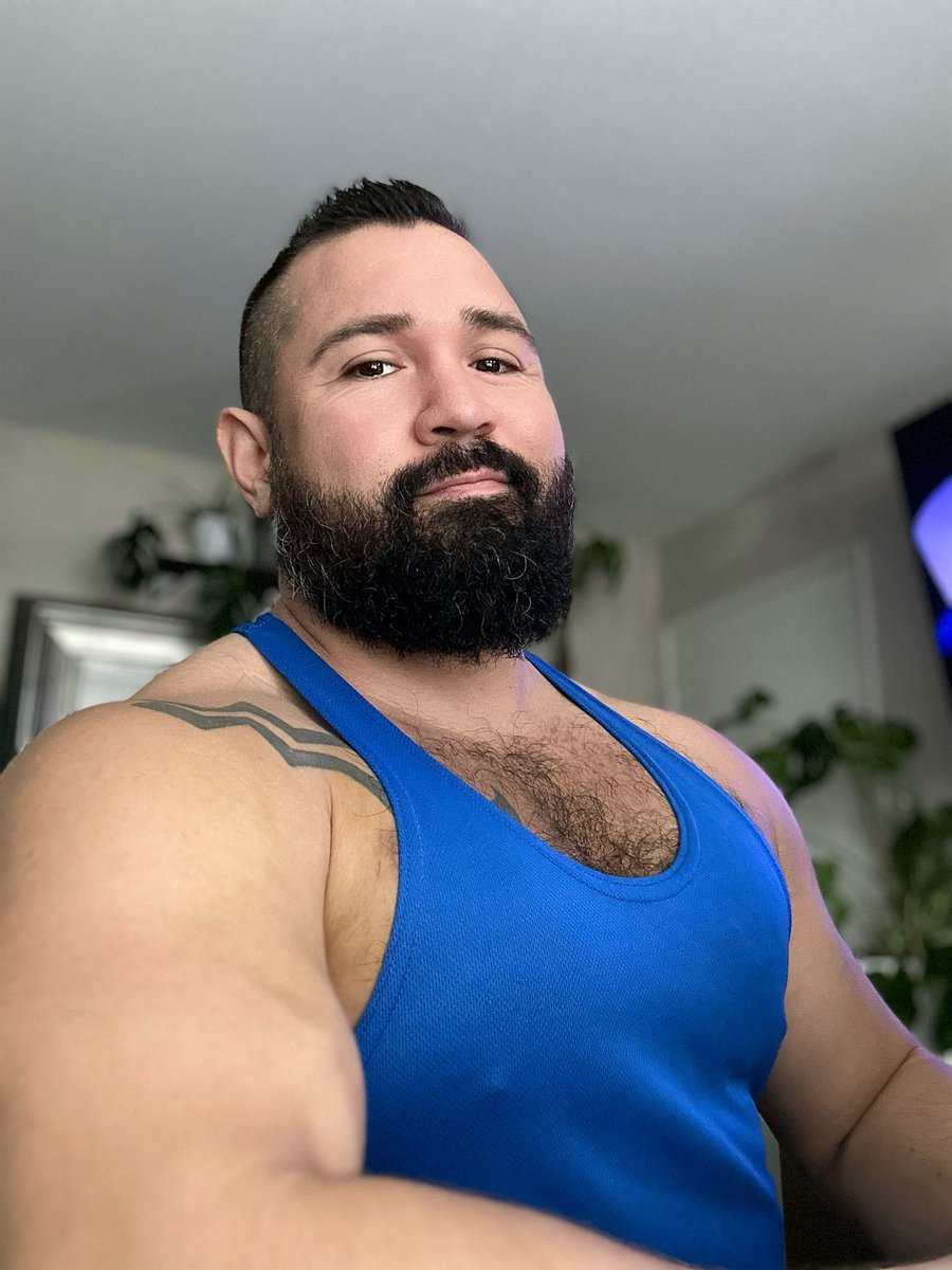 Checkins with online training clients ✅🐻 I love helping men build muscle 💪