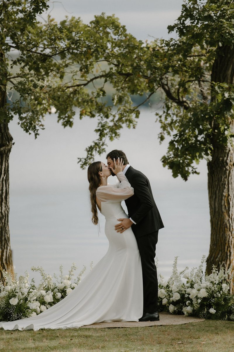 FairHillsResort's tweet photo. Weddings at Fair Hills are something special--a one stop shop on the north shore of Pelican Lake where you and your guests can celebrate and stay! Brianna and Chace showed us how to do it in style!! Thanks to @RevelWoodsPhotography #fairhillsweddings https://t.co/zcLCq2KEsl