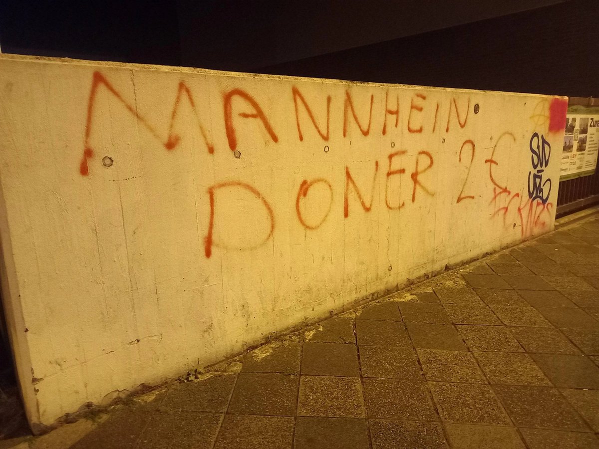 BratSpinat's tweet photo. kann ein mannheimer noch verifizieren dass der dönerpreis aktuell ist? https://t.co/KerUmfVJsu