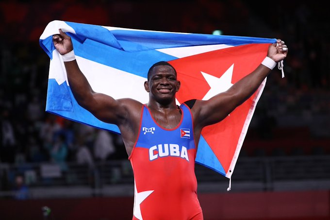 Panam Sports reverencia al cuatro veces campeón olímpico cubano es.mdn.tv/7b1d
#Cuba #Luchagrecorromana #MijaínLópez #París2024 #JuegosOlímpicos #PanamSports
