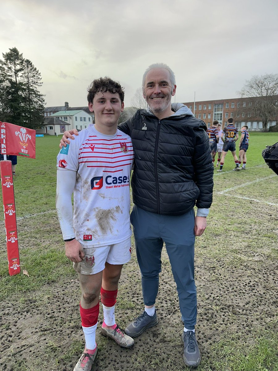 gazgroove's tweet photo. Cracking match between @LlandoveryColPE @ @CrawshaysRugby 27-17 to the College.  Nice to see my youngest play again.  💪🏻 https://t.co/HNjxzTG4sh