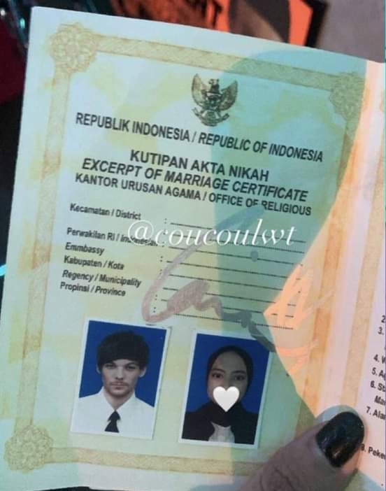 LouisUpd28's tweet photo. Louis firmó un acta de matrimonio con una fan y luego le preguntaron si volveria a Jakarta y dijo ”Si mi esposa quiere” https://t.co/TY3qVth70K