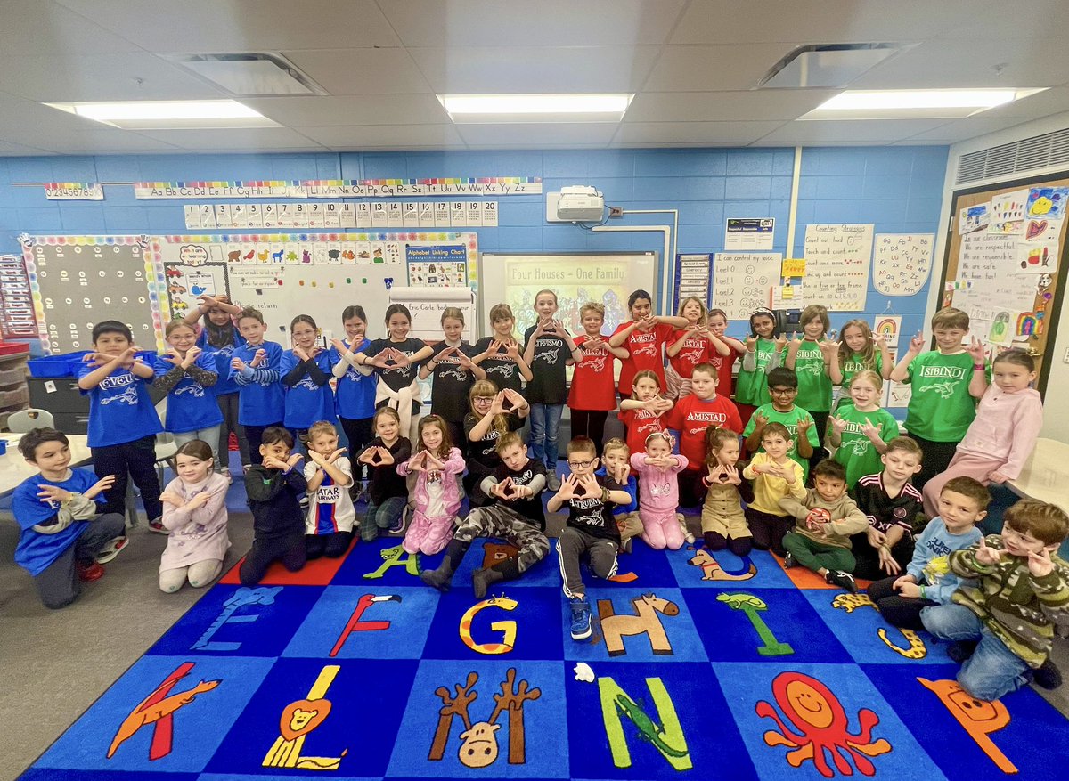 Four houses, one family! 💙🖤♥️💚#BetterTogetherD95 #dragonpride <a href="/KevinOlsenD95/">Kevin Olsen</a>