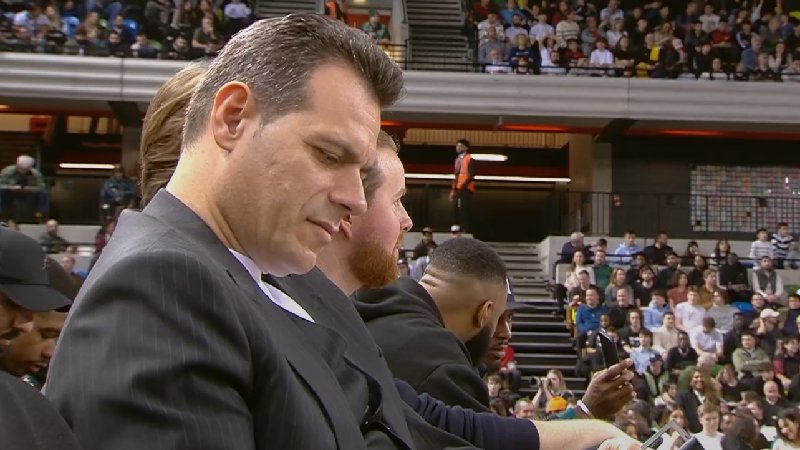 BSphere_'s tweet image. Dimitris Itoudis is watching the game between London Lions and Besiktas. 👀

#londonlions #besiktas #EuroCup