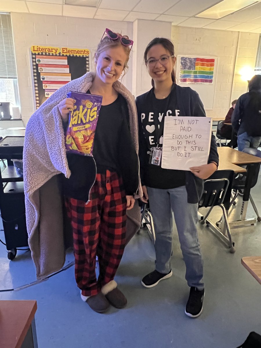 Spirit weeks are the best weeks. Teacher and Student Swap Day @FCPSHayfieldSS 🔄 #pimplepatches