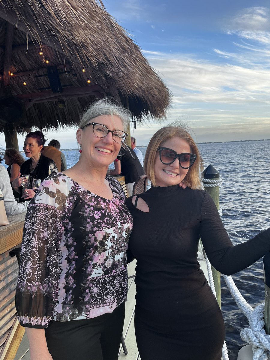 A full moon, a little sparkle and a lot of shine… #networking with @HeatherGranato is always a #fabulous time! ✨🌝🥂 If you missed Heather at dinner, make sure you are at @OrgNatHealth breakfast for a #winning update on Women In Nutraceuticals #ONHealth2024